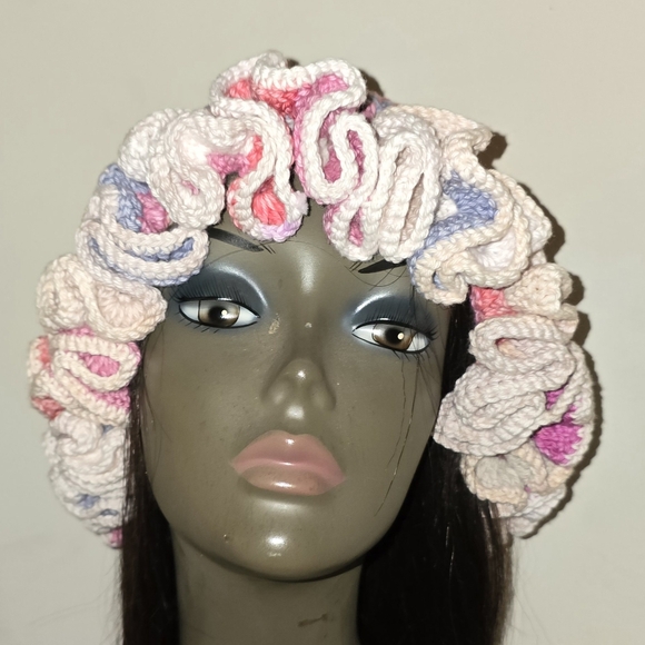 Crochet ruffle hat - Picture 2 of 4